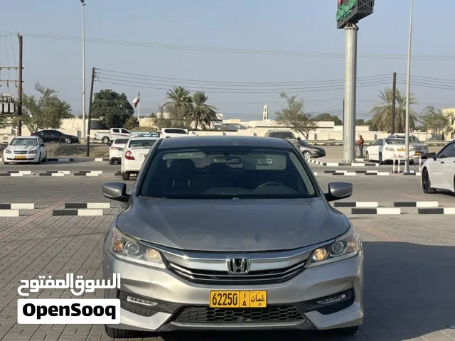 هوندا اكورد فئة LX 2016