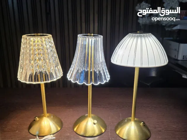مصابيح الطاولة الكريستالية ثلاث درجات إضاءة مختلفة (دافئة – بيضاء – مختلطة) تناسب جميع الأجواء