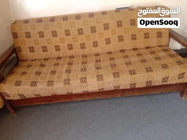 خزانه بلاستيك +صوفيه خشب ثقيل