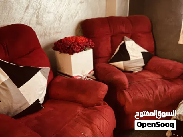 كنب ليكلاينر وصوفا بحالة ممتازه
