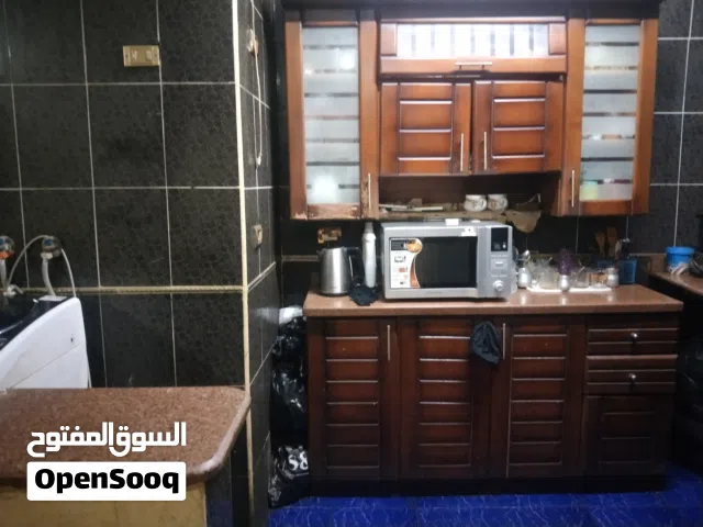 شقه 130 متر  يوجد بها غاز و عداد كهربا و نت و تليفون ارضي