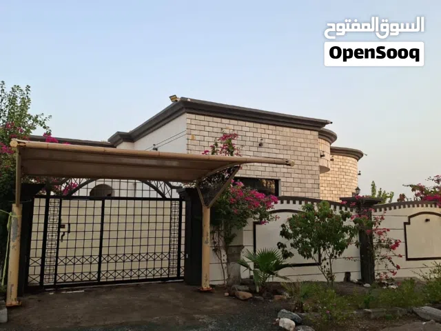 فيلا للبيع صحار عمق