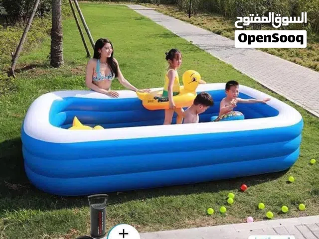 بركة سباحة مع احجامها المختلفة