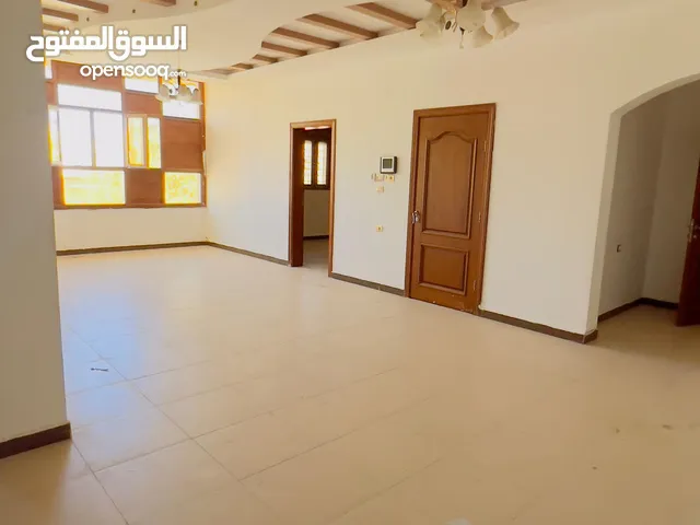 فيلا واجهتين  للايجار في زناته الحشان