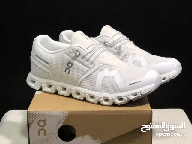 يتوفر لدينا شوزات ونعل