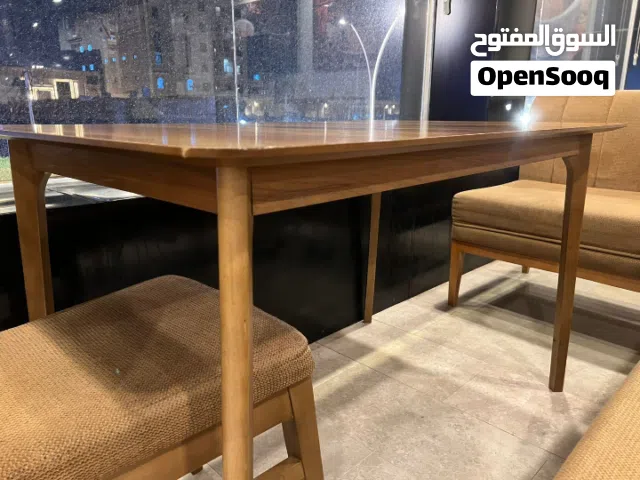 طاولات و3كراسي كل طاوله ولكراسي عدد30كرسي كل كرسي