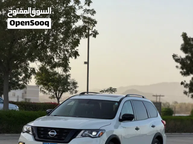 Used Nissan Pathfinder in Al Dakhiliya