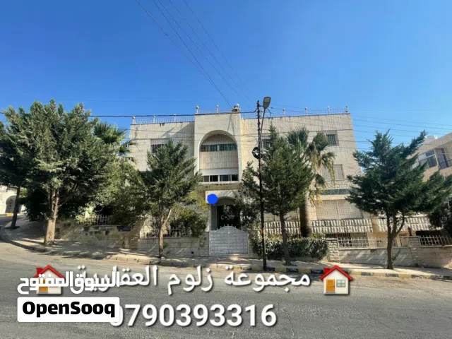 فيلا  مستقله  .. على شارعين  ... منطقة الجبيهة
