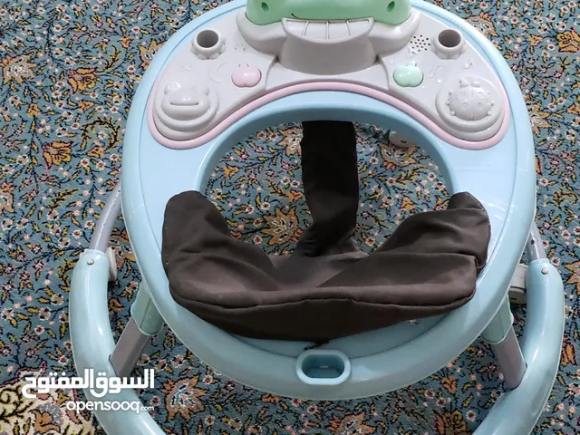 عربية اطفال مستعمل نظيف جديده نوعاًما