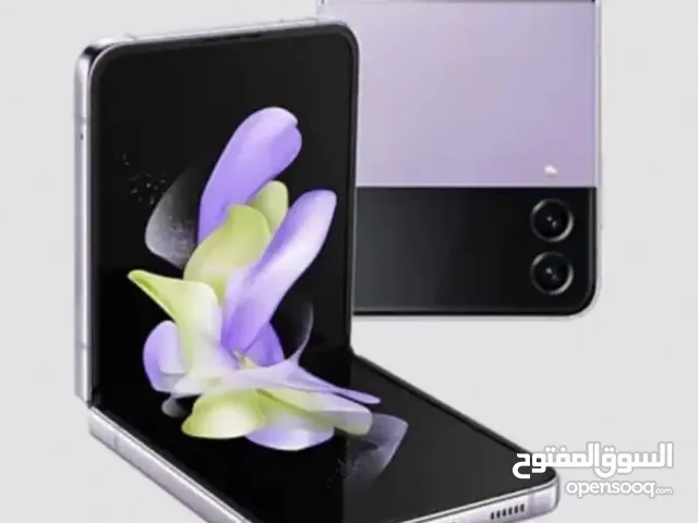 ‏Samsung Galaxy فورد Flip4 5G بجميع الألوان في الصورة