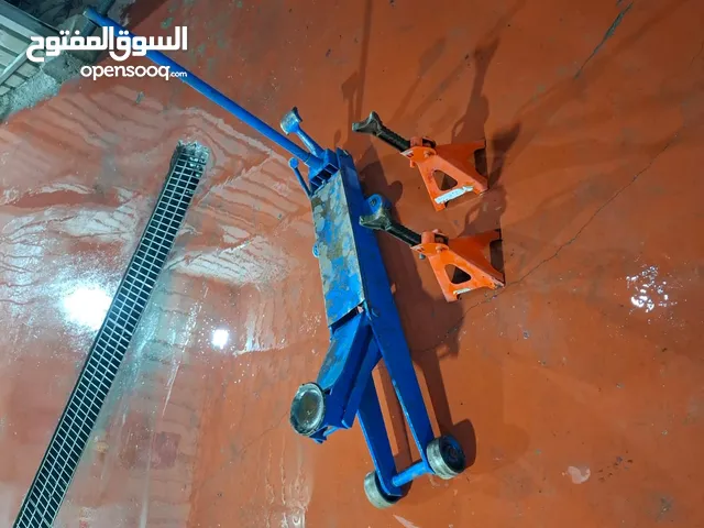 جك لرفع السيارات حديد بحالة ممتازة