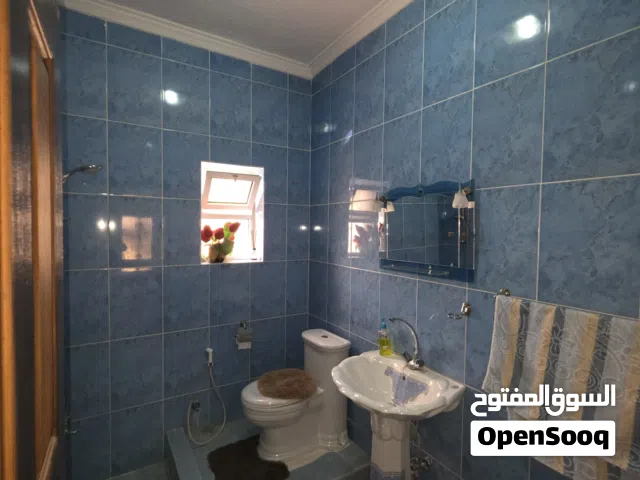 195 m2 5 Bedrooms Townhouse for Sale in Salt Al NAqab