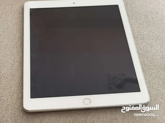 Ipad 6th generation, 9.7 inch 64 GB ( silver ).