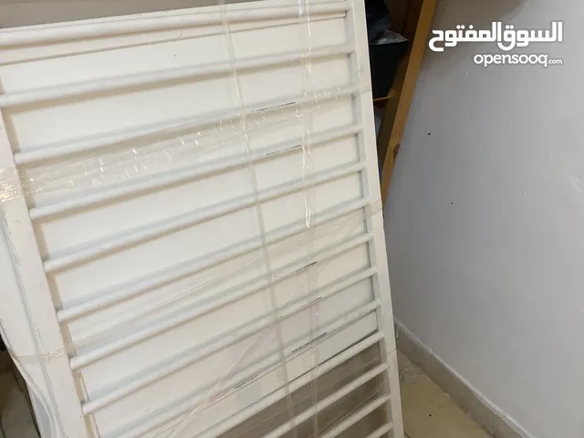 سرير اطفال ايكيا + ستاند غيار ايكيا