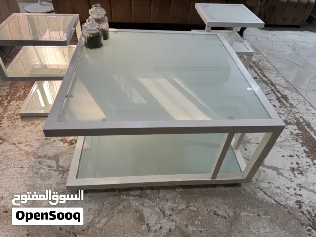 طاوله كبيره مع طاولتين جانبيه