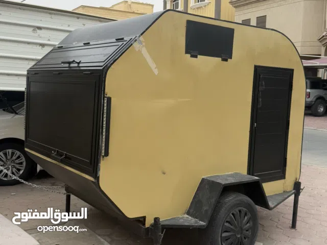 كرفان صناعة كويتيه غرفه داخليه ومن الخلف مطبخ ومخزن فوق