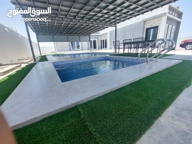 4 Bedrooms Chalet for Rent in Al Batinah Al Masnaah