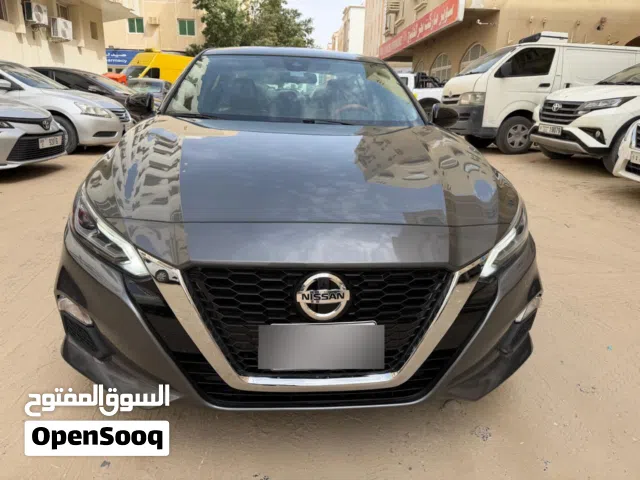 2021 نيسان التيما SR