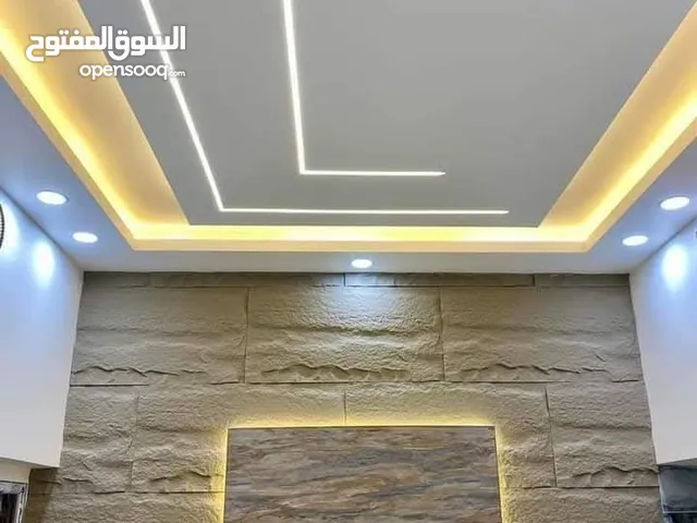 نعمل جميع انواع الديكورات الدكت وبديل الخشب وبديل الرخام والصبغ والمعجون