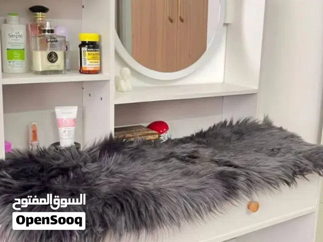 ميز تواليت بتصميم حديث