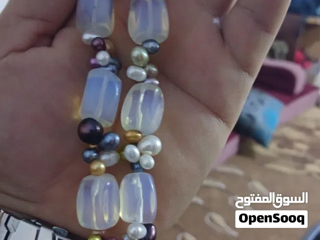 عقد من حجر القمر و اللؤلؤ الطبيعي