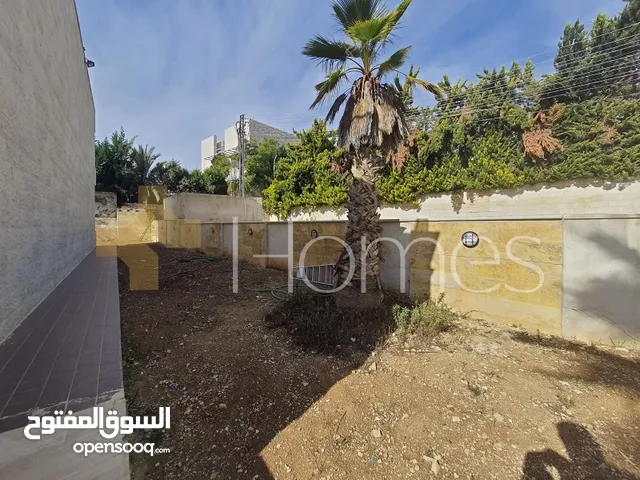 560m2 4 Bedrooms Villa for Sale in Amman Al-Thuheir