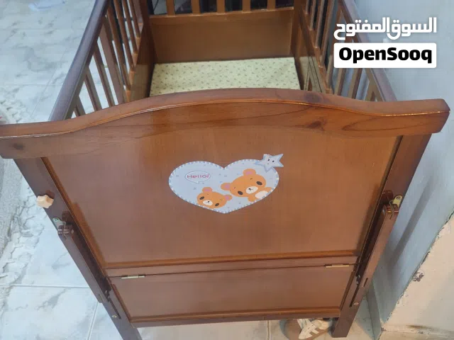 سرير اطفال بحالة جيدة جدا
