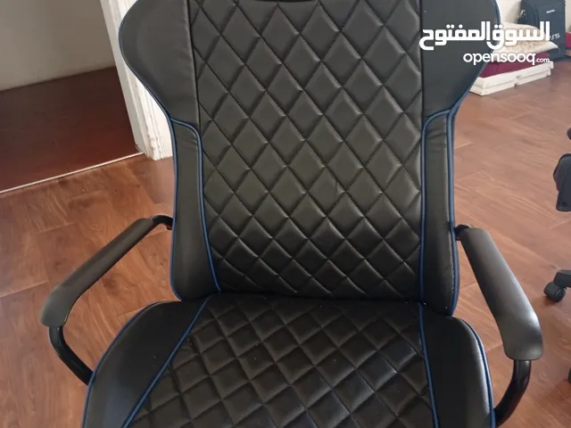 كرسي متحرك جيمنق ارجو التواصل في واتساب و احتاج الفلوس مستعجل ضروري جدا و بس