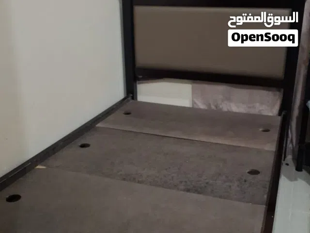 سرير مفرد خشب أصلي بحالة ممتازة