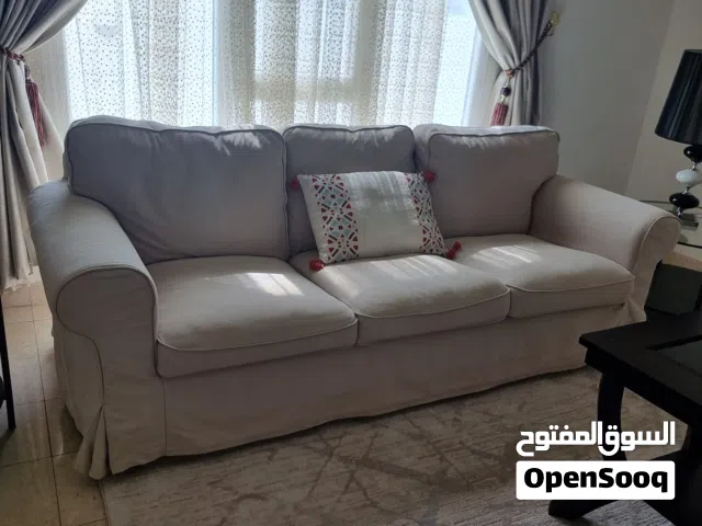 كنبة مكونه من 3 مقاعد بحاله جيده جدا لون بيج