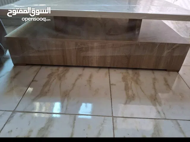 كورنر بيج قطعتين.ب60د)(وبوفي خشب بني ارضي ثقيل زان ب 55د)(طاولة سيرفس عدد3 ب10وطاولة وسط ب30 د ابيض