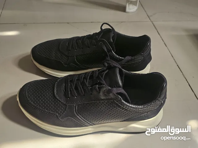 حذاء ايطالي اصلي مستعمل مرتين فقط شبه جديد مقاس 42