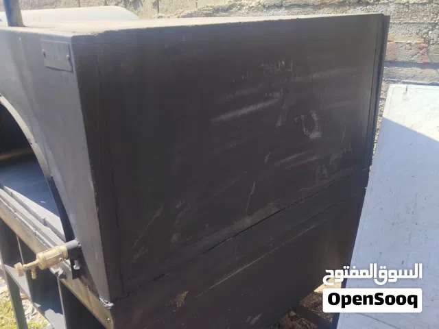 فرن بيتزا و طاولة ستانلس و ثلاجة بسطة وطاولة حديد رخام و مراوح شفط