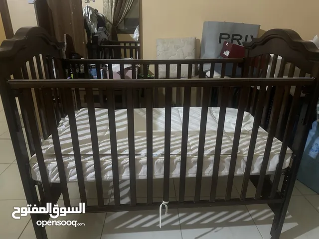 سرير اطفال بحالة ممتازة