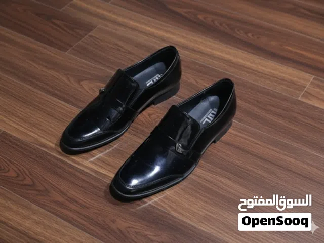 حذاء روغان جلد اصلي ملبوس مره وحده الله شاهدللبيع ب15الف. مكاني البصره .للاستفسار راسلوني