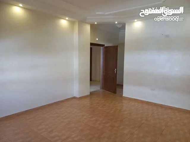 شقة للايجار مرج الحمام خلف مدارس الراهبات الوردية طابق اول مساحة 217م