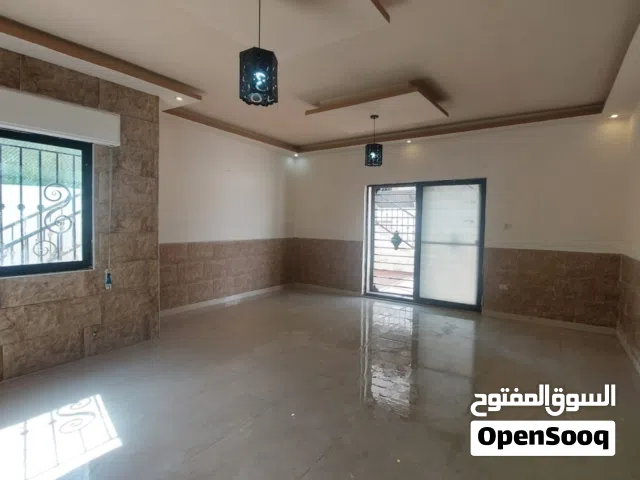 شقة أرضية  للبيع في الجبيهة ام  زويتينة من المالك مباشرة مع حديقة و ترس وكراج خاص