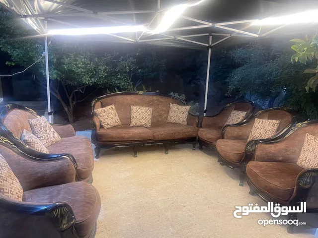 طقم كنب تسع مقاعد خشب زان جدا نظيف خشب واسفنج حاله ممتازة بسعر حرق