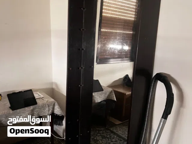 مرأة مترين وبحالة الجديد ونضيفة