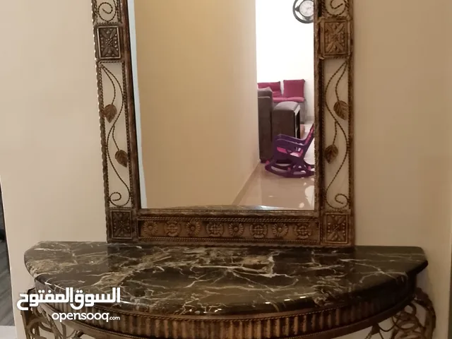 مراية مدخل أنيقة مع كونسول فاخر بسعر 150دينار فقط تصميم عصري بجودة عالية وتصميم يلفت الانظار