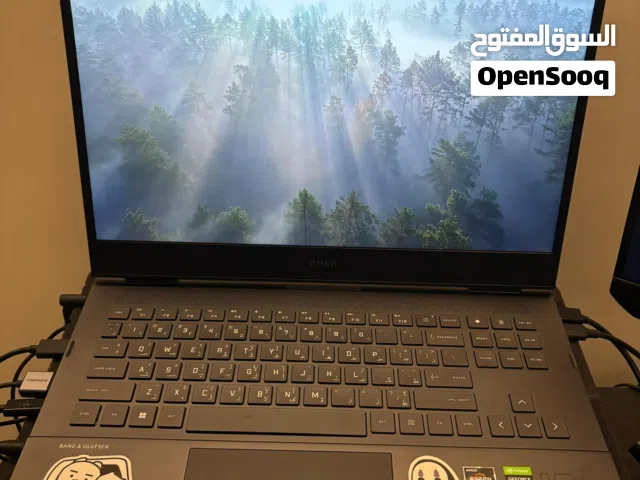 لاب توب قيمنق بكامل ملحقاته