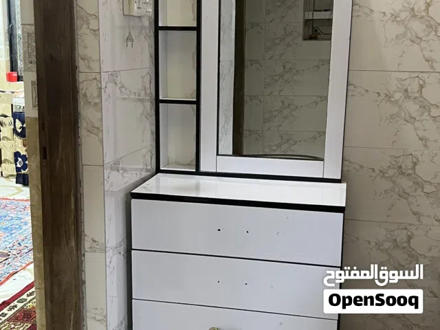 ميز تواليت استعمال قليل جداً