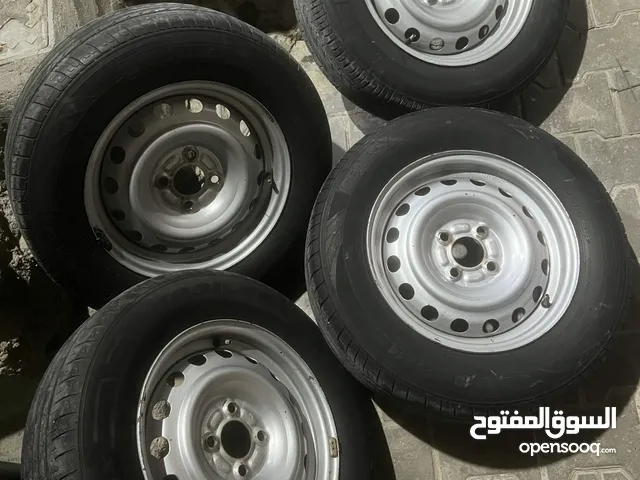 تخم تاير مع رنك نيسان سني للبيع نضافه 70٪ مكاني الاصمعي الجديد محتاج واريد ابيعهن