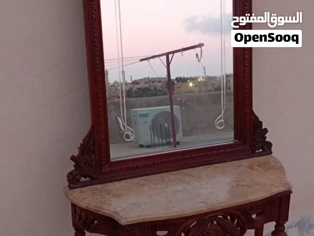 كراسي عددهم 6 ومدخل و 3 معلقات