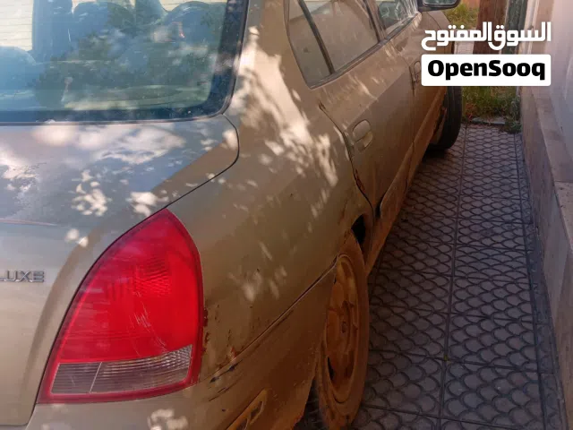 2002 هيونداي افانتي Standard