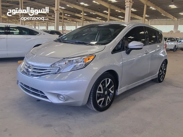 نيسان فيرسا. 2015. SR