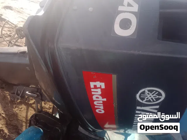 قارب 23قدم نظيف وملكية غير مرهونة ومكينة 40ياماها نظيفة خيط وناطور هوندا