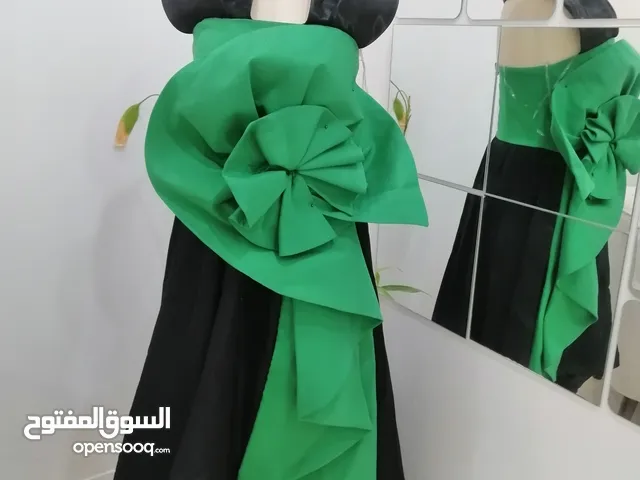 للبيع فساتين بناتية