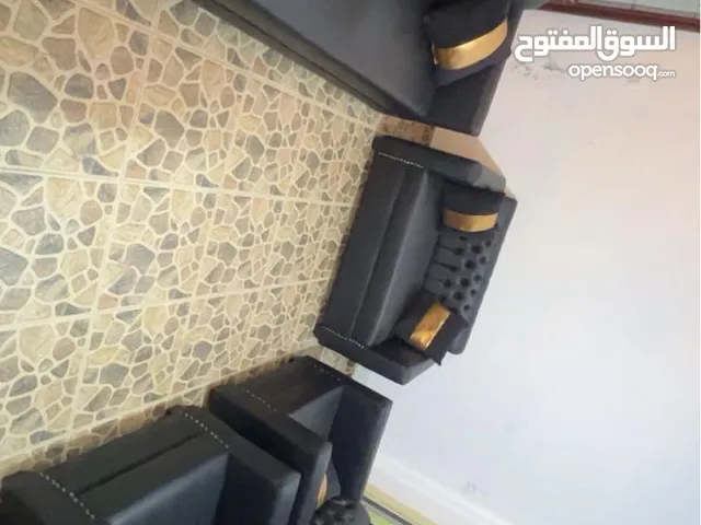 طقم كنب جلد فاخر بسعر مغري