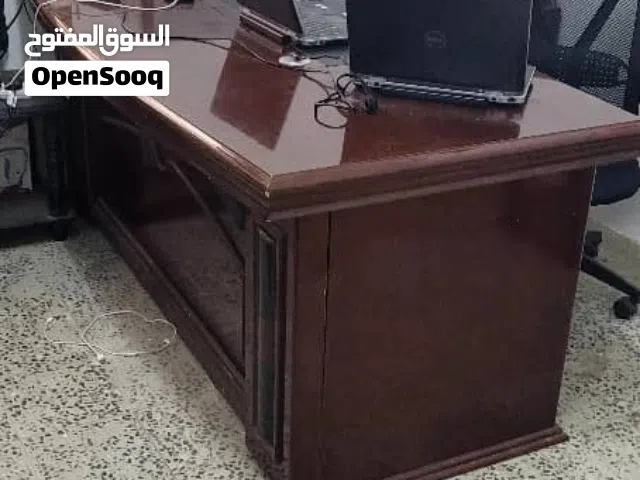 للبيع مكتب حرف L مع طاولات وكراسي بمسند